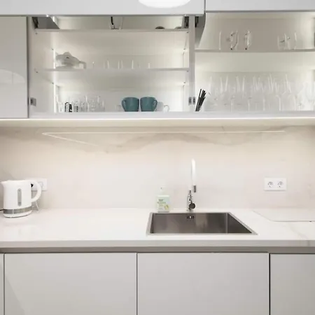 Luxury 2br Ocean Views Heated Pool Garage